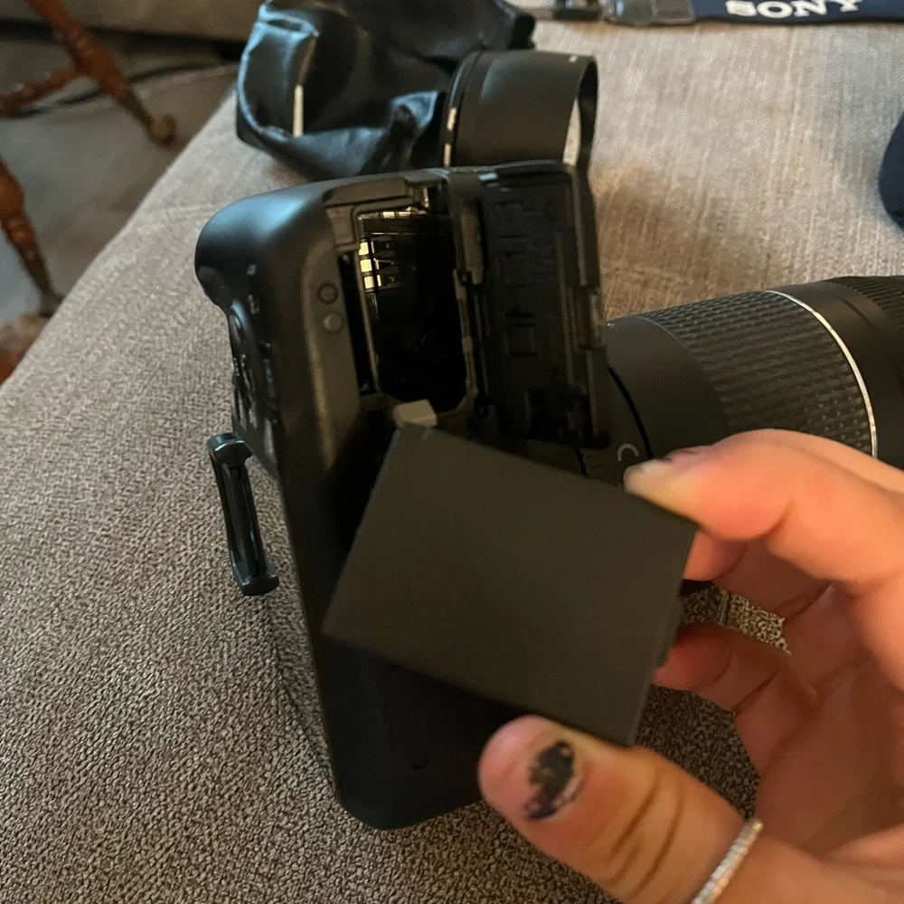 CANON EOS Rebel T6! (Includes TWO lenses** BATTERY INCLUDED!!!) Starter kit!